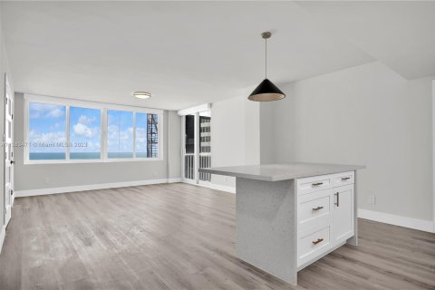 Condo in Miami Beach, Florida, 3 bedrooms  № 520326 - photo 15