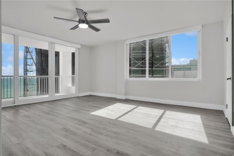 Condo in Miami Beach, Florida, 3 bedrooms  № 520326 - photo 17