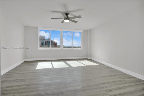 Condo in Miami Beach, Florida, 3 bedrooms  № 520326 - photo 30