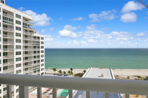 Condo in Miami Beach, Florida, 3 bedrooms  № 520326 - photo 23