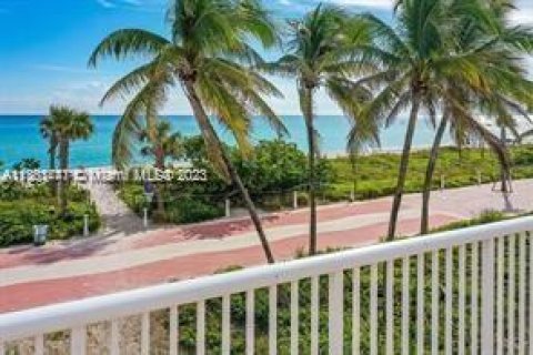 Condo in Miami Beach, Florida, 3 bedrooms  № 520326 - photo 2