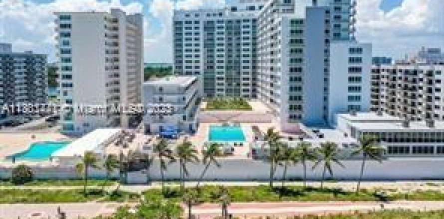 Condo in Miami Beach, Florida, 3 bedrooms  № 520326