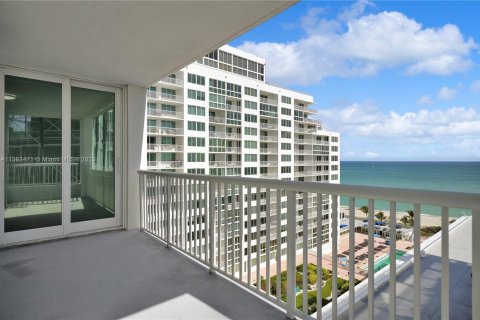 Condo in Miami Beach, Florida, 3 bedrooms  № 520326 - photo 22