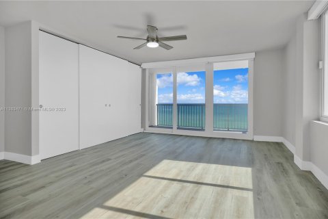 Condo in Miami Beach, Florida, 3 bedrooms  № 520326 - photo 20