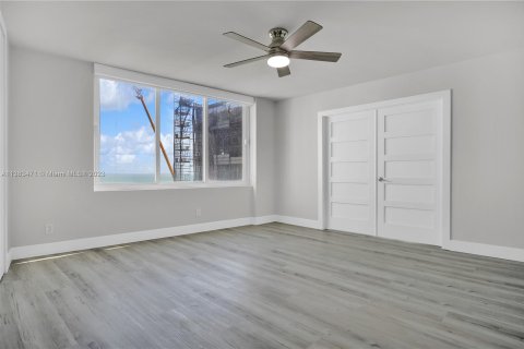 Condo in Miami Beach, Florida, 3 bedrooms  № 520326 - photo 25