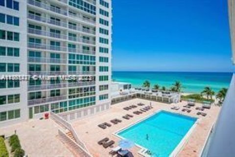 Condo in Miami Beach, Florida, 3 bedrooms  № 520326 - photo 6