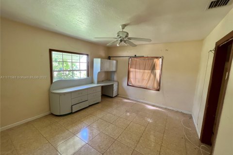 House in Hollywood, Florida 2 bedrooms, 103.12 sq.m. № 26148 - photo 9