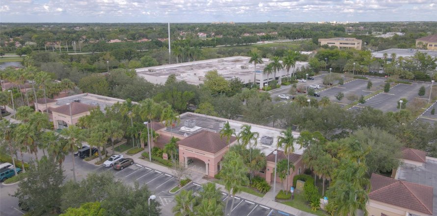 Commercial property in Weston, Florida № 860684