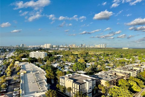 Condo in North Miami, Florida, 2 bedrooms  № 1179233 - photo 29