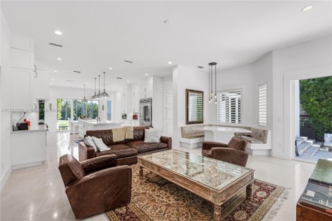 Villa ou maison à vendre à Coral Gables, Floride: 4 chambres, 392.88 m2 № 504402 - photo 8