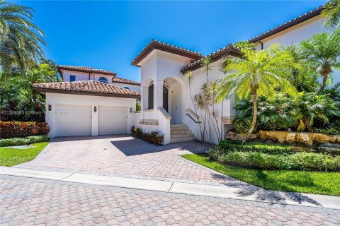 Villa ou maison à vendre à Coral Gables, Floride: 4 chambres, 392.88 m2 № 504402 - photo 2
