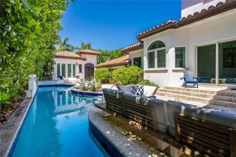 Villa ou maison à vendre à Coral Gables, Floride: 4 chambres, 392.88 m2 № 504402 - photo 3