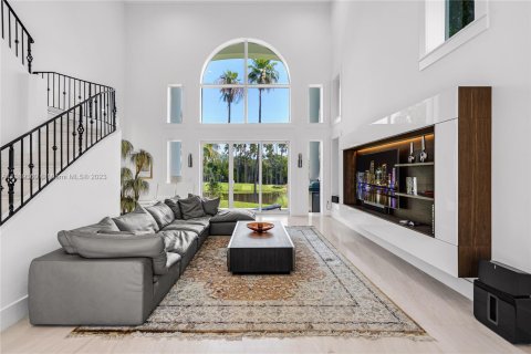 Villa ou maison à vendre à Coral Gables, Floride: 4 chambres, 392.88 m2 № 504402 - photo 4