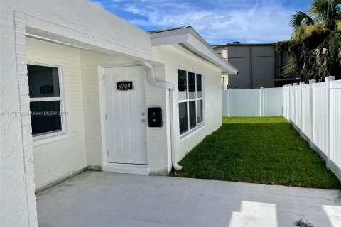 Immobilier commercial à vendre à Lauderhill, Floride: 334.45 m2 № 862050 - photo 11