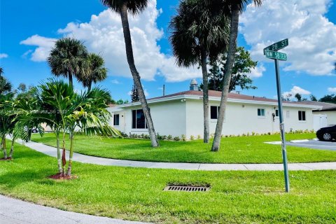 Купить коммерческую недвижимость в Лодерхилл, Флорида 334.45м2, № 862051 - фото 2