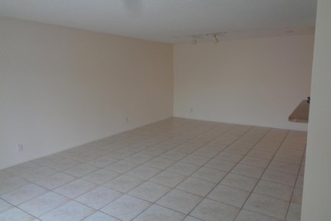 Condo in Pompano Beach, Florida, 2 bedrooms  № 1099951 - photo 12