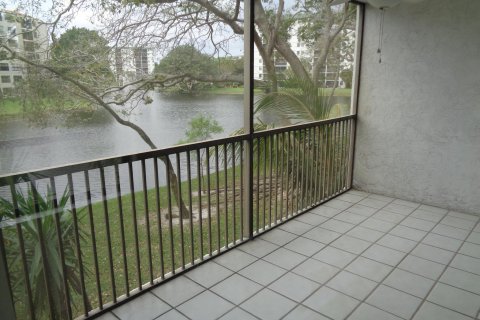 Condo in Pompano Beach, Florida, 2 bedrooms  № 1099951 - photo 4