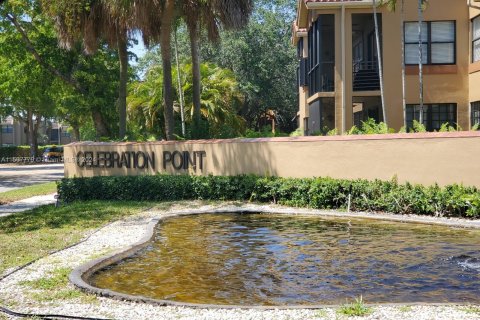 Condominio en venta en Miami Lakes, Florida, 2 dormitorios, 78.97 m2 № 1117279 - foto 1
