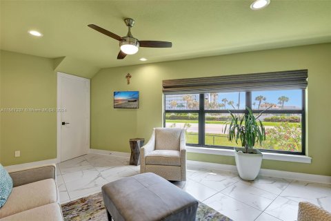 House in Jensen Beach, Florida 2 bedrooms, 133.78 sq.m. № 1095437 - photo 9