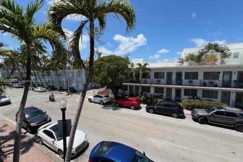 Condo in Miami Beach, Florida, 1 bedroom  № 1095399 - photo 13