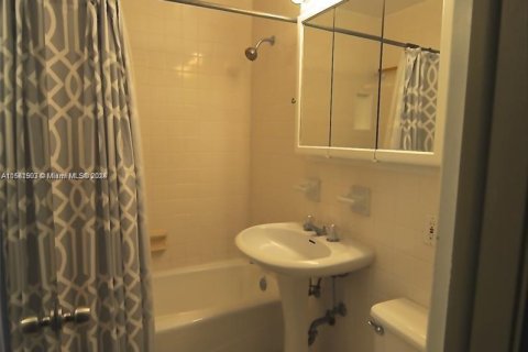 Condo in Miami Beach, Florida, 1 bedroom  № 1095399 - photo 6