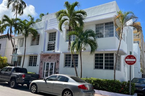 Condo in Miami Beach, Florida, 1 bedroom  № 1095399 - photo 1