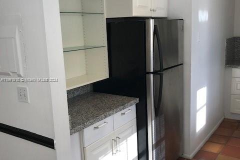 Condo in Miami Beach, Florida, 1 bedroom  № 1095401 - photo 3