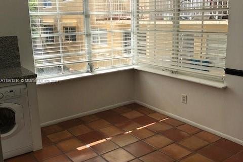 Condo in Miami Beach, Florida, 1 bedroom  № 1095401 - photo 4