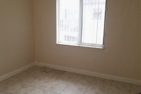 Condo in Lauderhill, Florida, 3 bedrooms  № 909896 - photo 4