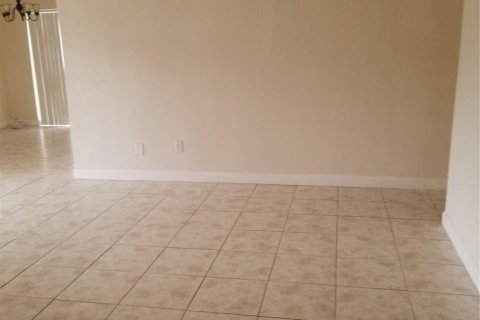 Condo in Lauderhill, Florida, 3 bedrooms  № 909896 - photo 12