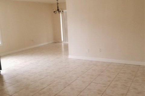 Condo in Lauderhill, Florida, 3 bedrooms  № 909896 - photo 11