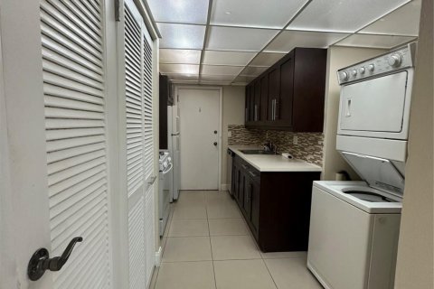 Condominio en venta en Hialeah, Florida, 2 dormitorios, 131.64 m2 № 1016971 - foto 13