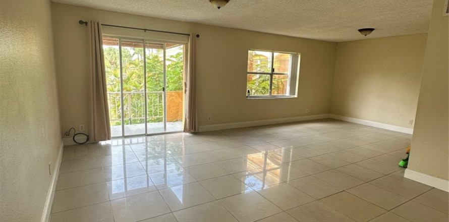 Condominio en Hialeah, Florida, 2 dormitorios  № 1016971