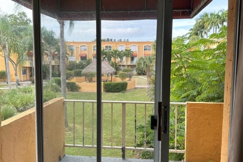 Condominio en venta en Hialeah, Florida, 2 dormitorios, 131.64 m2 № 1016971 - foto 18