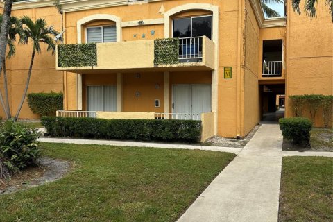 Condominio en venta en Hialeah, Florida, 2 dormitorios, 131.64 m2 № 1016971 - foto 19