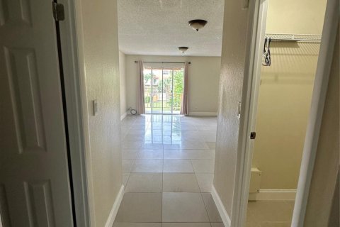 Condominio en venta en Hialeah, Florida, 2 dormitorios, 131.64 m2 № 1016971 - foto 15