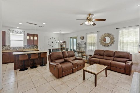 House in Davenport, Florida 4 bedrooms, 173.17 sq.m. № 1361599 - photo 8