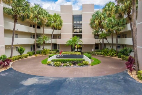 Condo in Boca Raton, Florida, 2 bedrooms  № 1333222 - photo 1