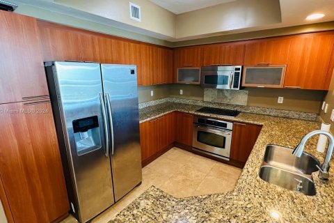 Condo in North Miami, Florida, 2 bedrooms  № 1348528 - photo 11