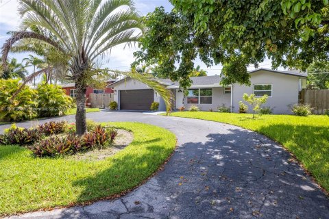 House in Fort Lauderdale, Florida 3 bedrooms, 121.05 sq.m. № 1239213 - photo 1