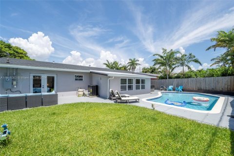 House in Fort Lauderdale, Florida 3 bedrooms, 121.05 sq.m. № 1239213 - photo 9