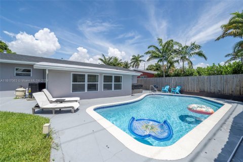 House in Fort Lauderdale, Florida 3 bedrooms, 121.05 sq.m. № 1239213 - photo 12