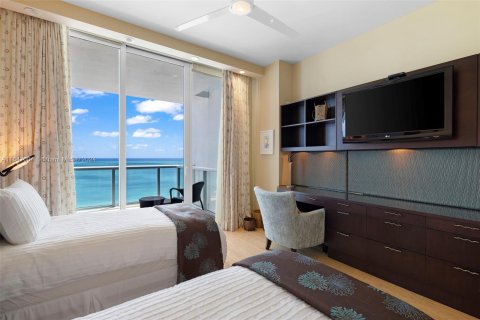 Condo in Miami Beach, Florida, 4 bedrooms  № 1329731 - photo 23