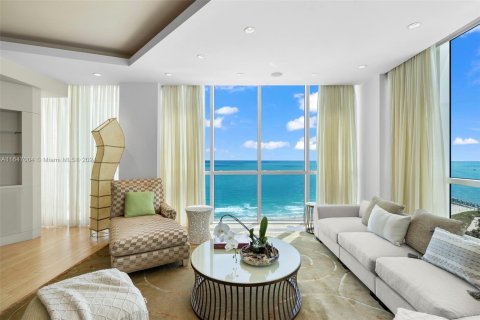 Condo in Miami Beach, Florida, 4 bedrooms  № 1329731 - photo 1