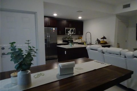 Townhouse in Homestead, Florida 4 bedrooms, 133.22 sq.m. № 1417779 - photo 6