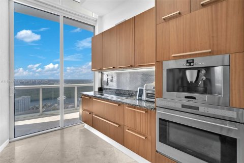 Condominio en venta en Sunny Isles Beach, Florida, 2 dormitorios, 133.31 m2 № 1413965 - foto 11