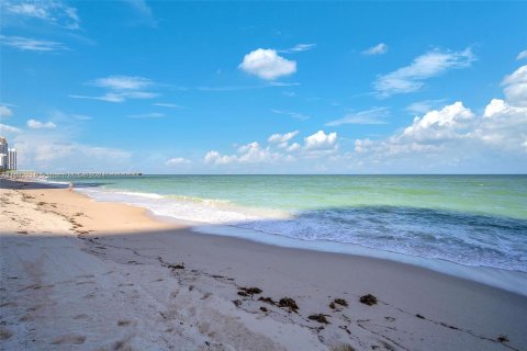 Condominio en venta en Sunny Isles Beach, Florida, 2 dormitorios, 133.31 m2 № 1413965 - foto 23