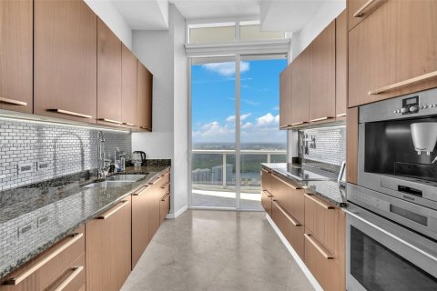 Condominio en venta en Sunny Isles Beach, Florida, 2 dormitorios, 133.31 m2 № 1413965 - foto 9