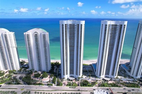 Condominio en venta en Sunny Isles Beach, Florida, 2 dormitorios, 133.31 m2 № 1413965 - foto 2