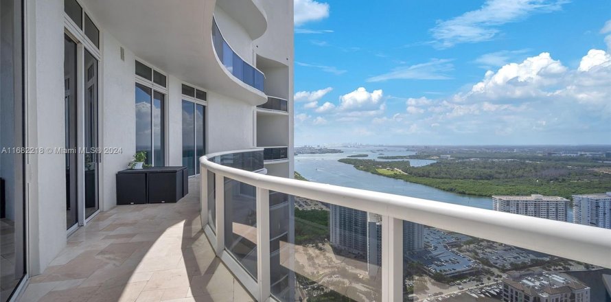 Condominio en Sunny Isles Beach, Florida, 2 dormitorios  № 1413965